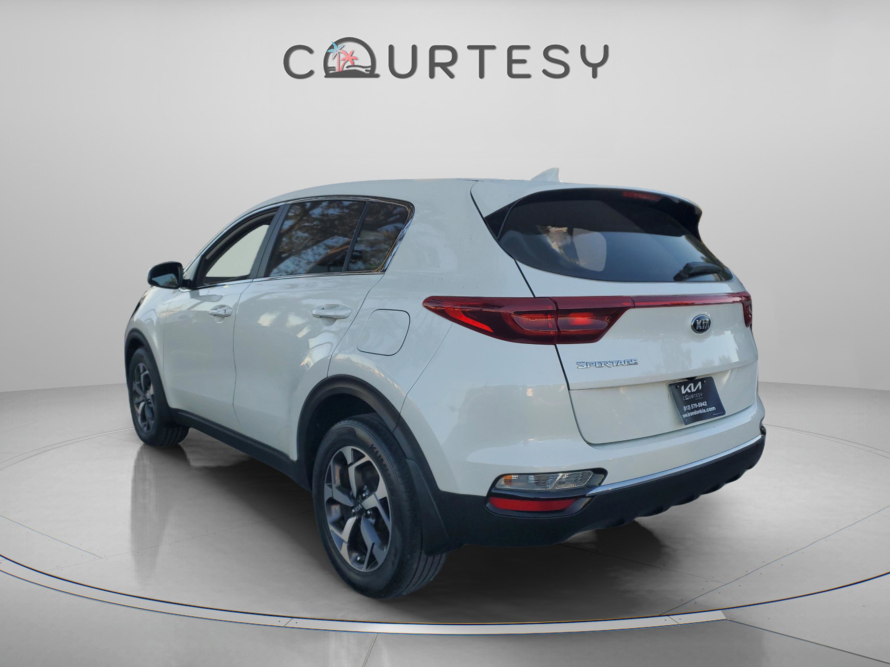 Used 2022 Kia Sportage LX image 2