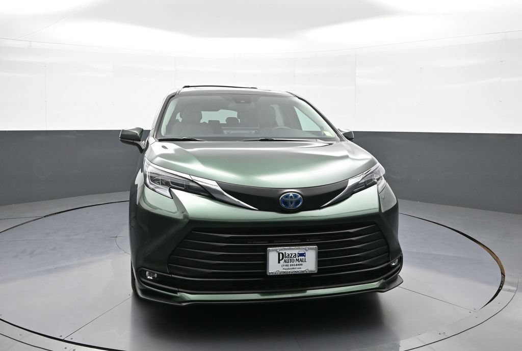 Certified 2025 Toyota Sienna XLE w/ XLE Plus Package AWD/4WD image 2