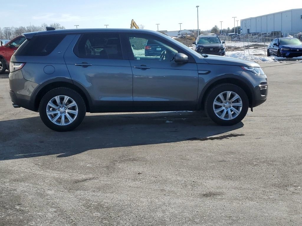 Used 2017 Land Rover Discovery Sport SE image 10