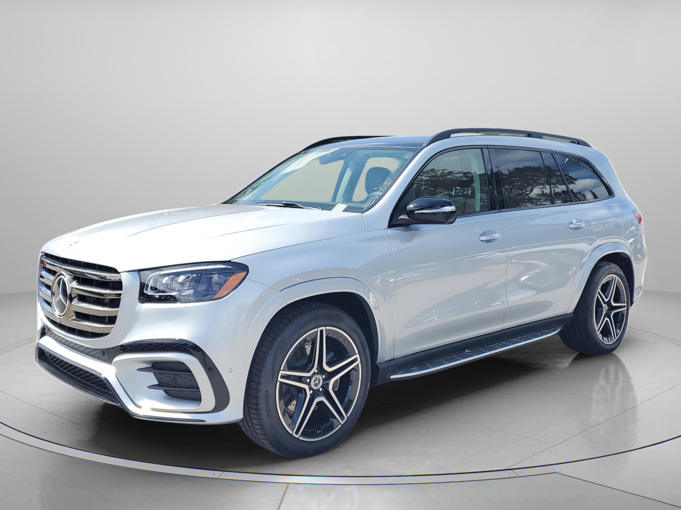 Used 2026 Mercedes-Benz GLS 450 4MATIC image 2