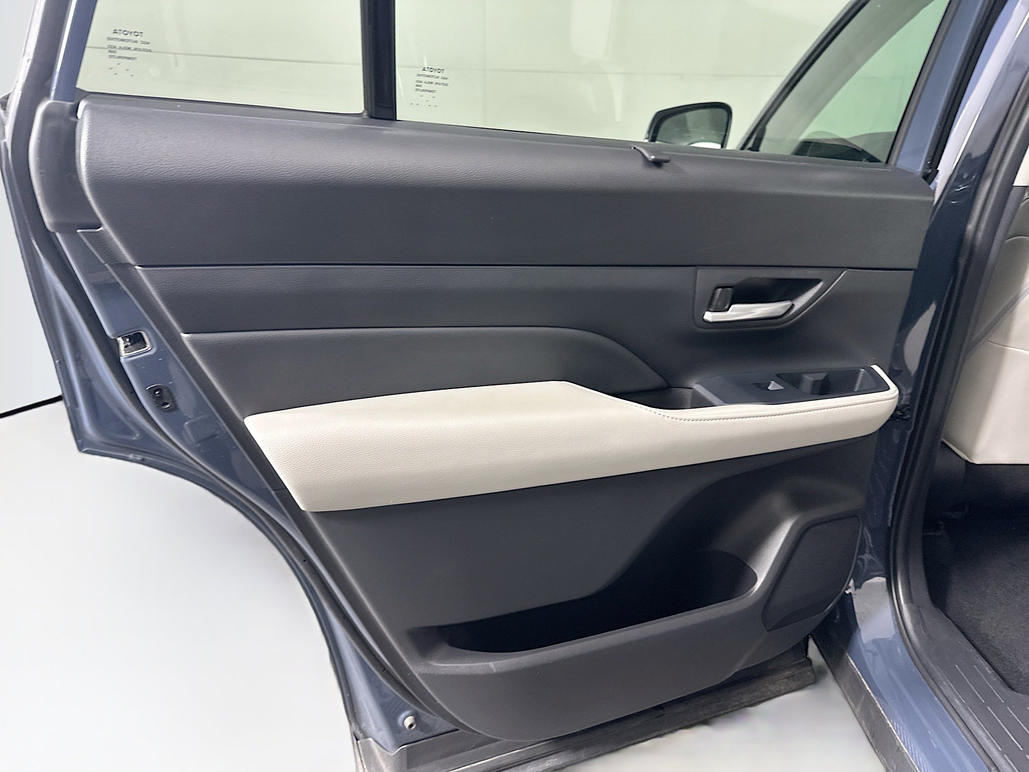 Used 2025 Toyota Grand Highlander FWD image 27