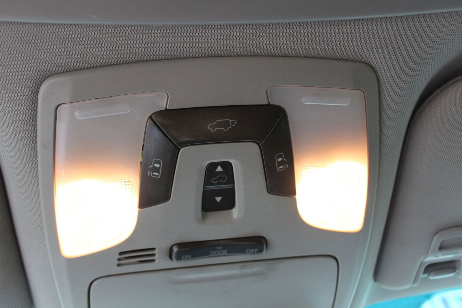 Used 2017 Toyota Sienna SE Premium FWD image 31