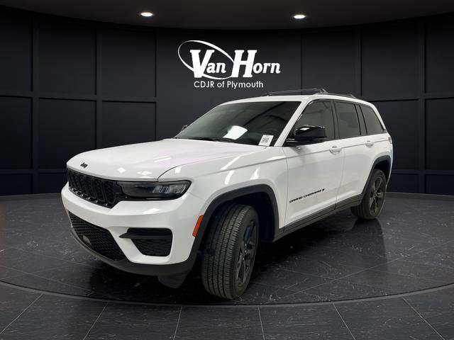 Used 2025 Jeep Grand Cherokee Altitude AWD/4WD image 7