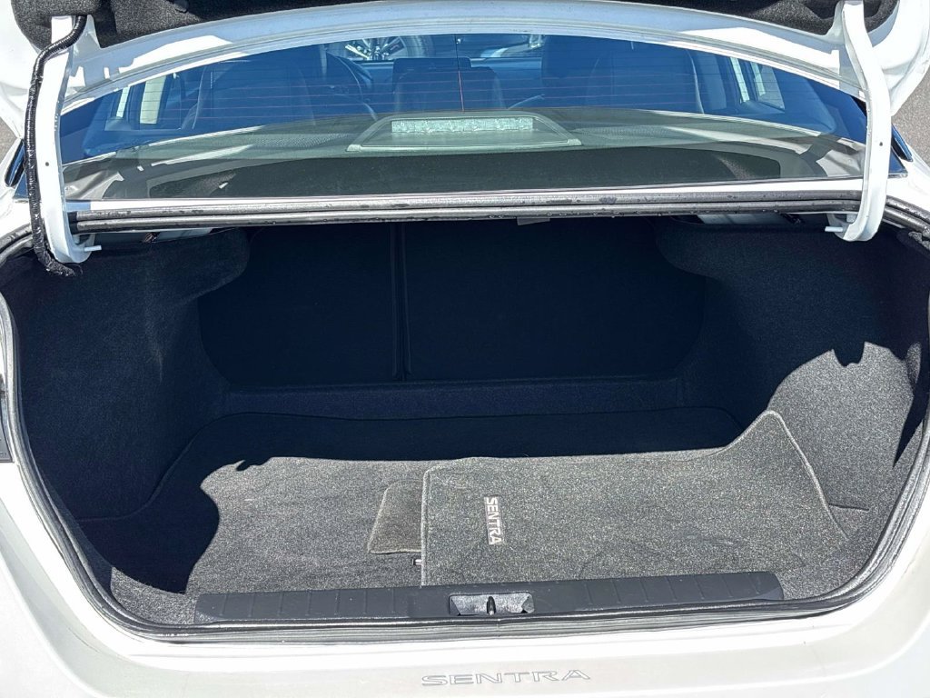 Used 2023 Nissan Sentra SR w/ SR Premium Package FWD image 11