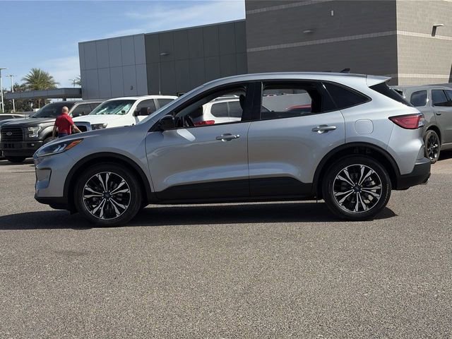 Used 2022 Ford Escape SE w/ SE Sport Appearance Package image 9