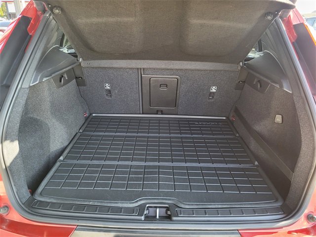 Used 2019 Volvo XC40 T5 Momentum image 9