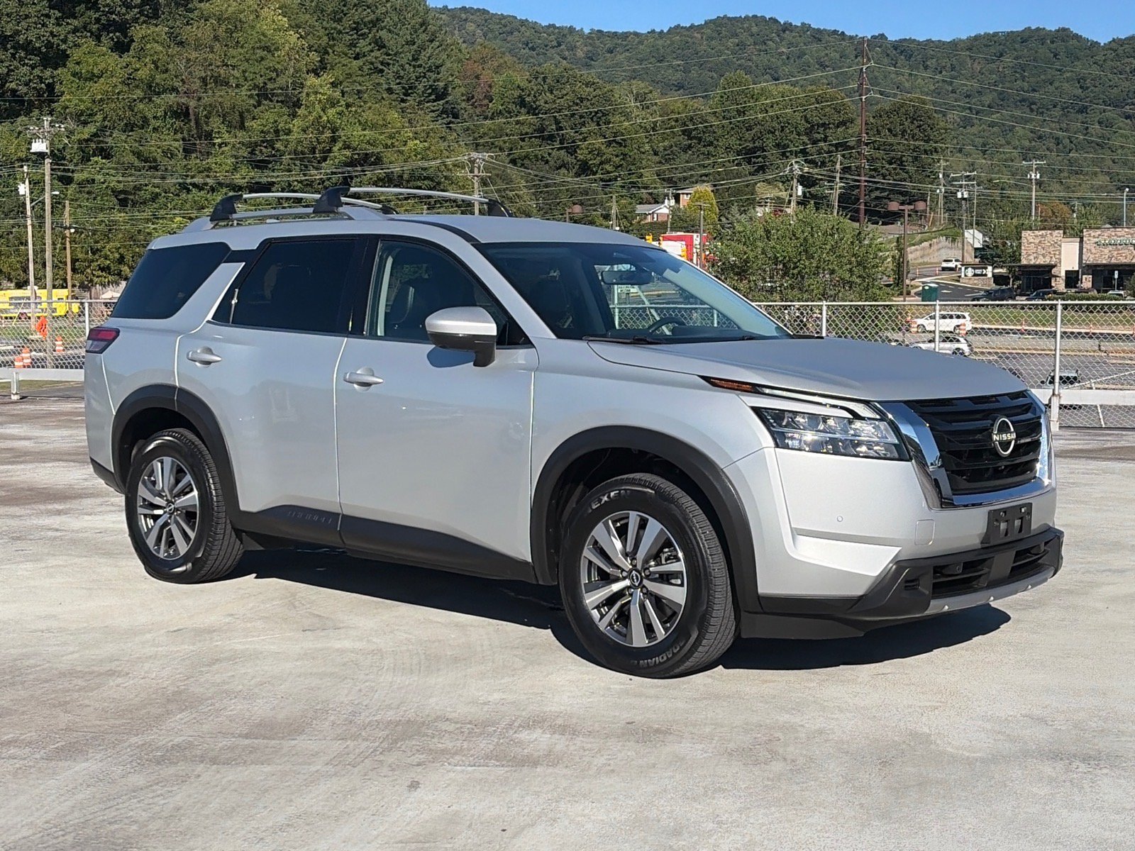 Used 2023 Nissan Pathfinder SL