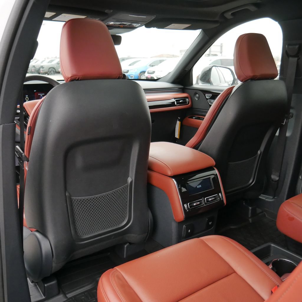 Used 2025 Lincoln Aviator Reserve w/ Jet Appearance Package AWD/4WD image 31