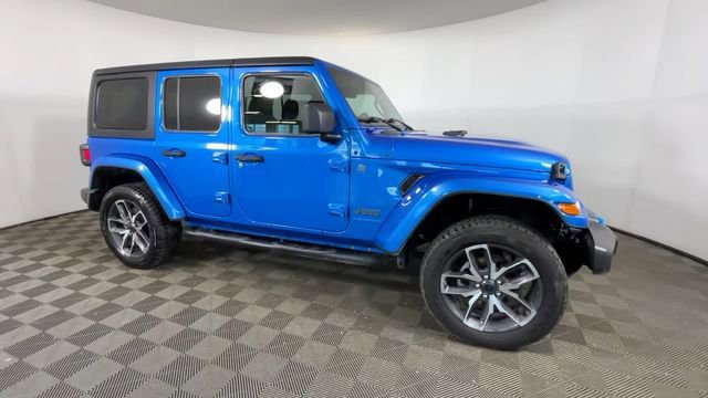 Used 2024 Jeep Wrangler Unlimited w/ Convenience Group AWD/4WD image 3