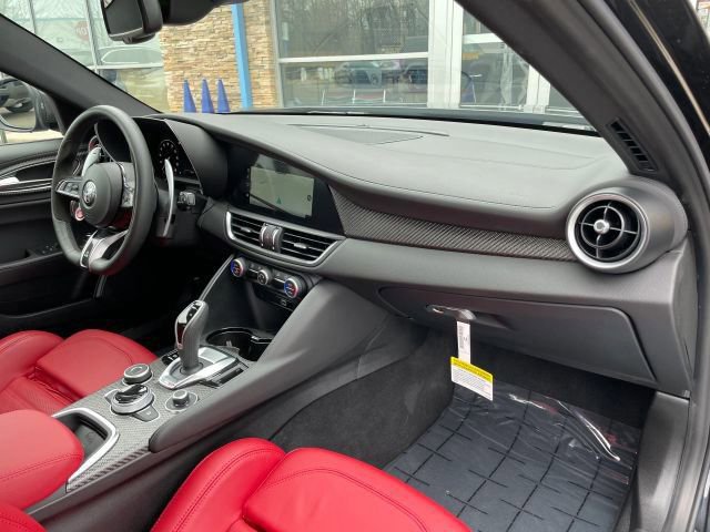 Used 2024 Alfa Romeo Giulia Quadrifoglio image 44