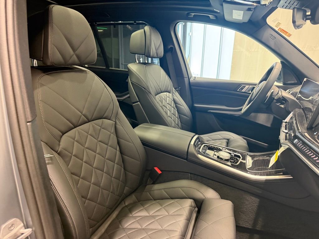 Used 2025 BMW X5 xDrive40i w/ Executive Package image 28