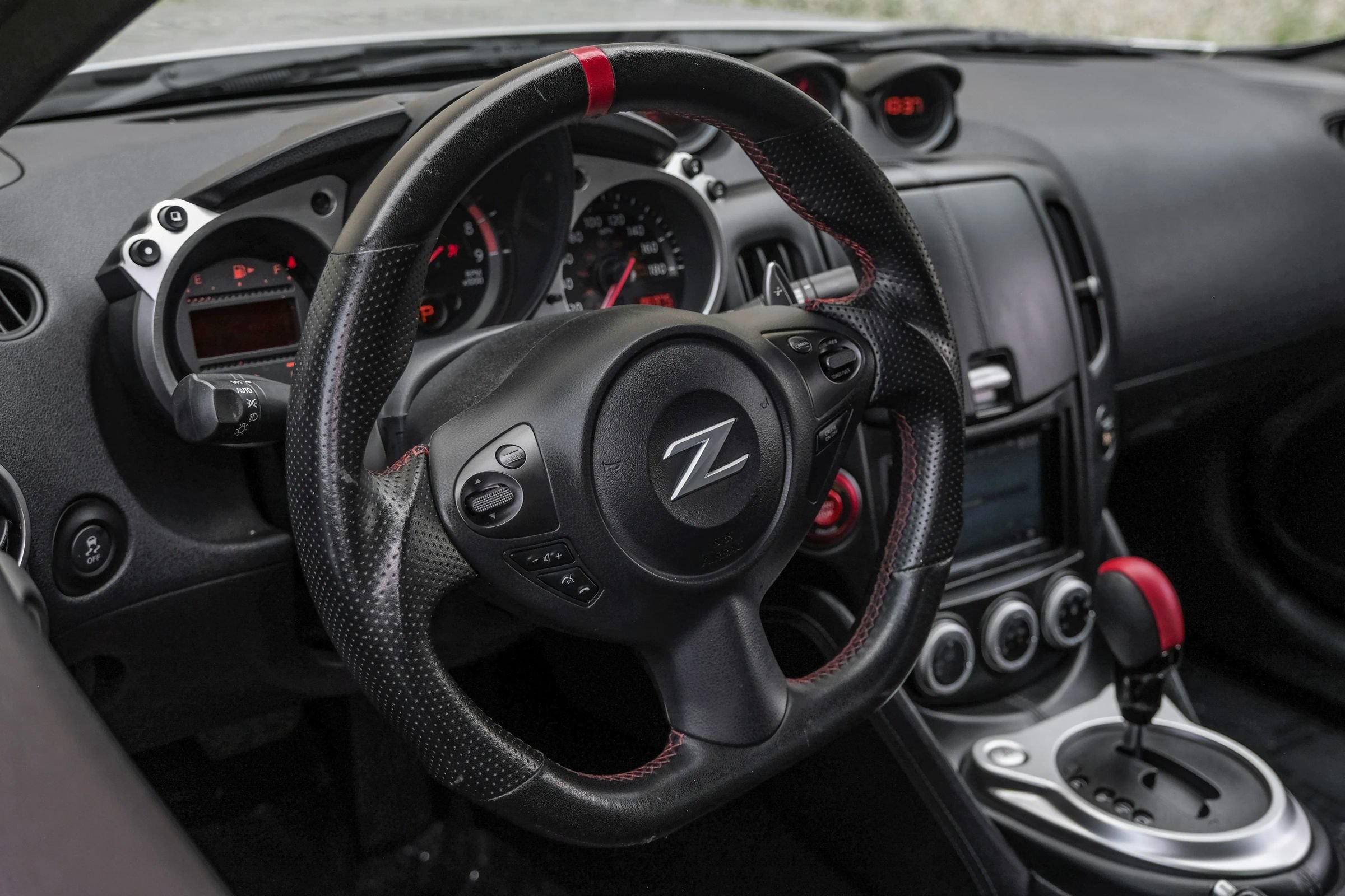 Used 2014 Nissan 370Z Coupe RWD image 15