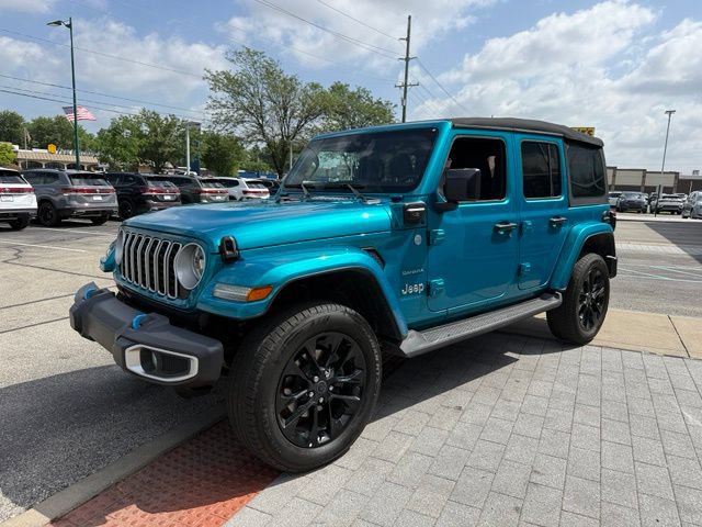 Used 2024 Jeep Wrangler Unlimited Sahara AWD/4WD image 3