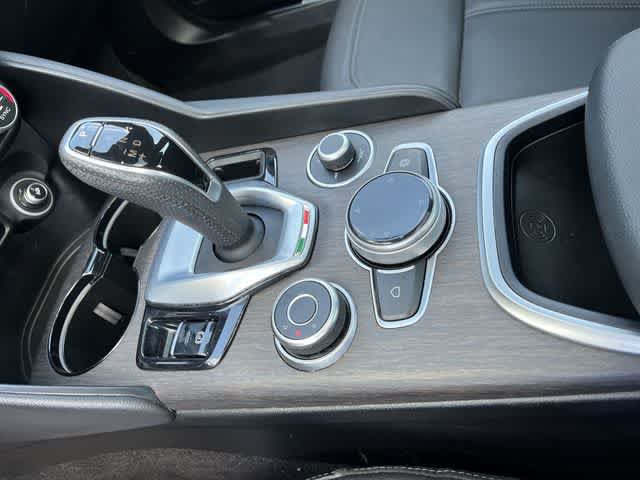 Used 2022 Alfa Romeo Giulia Ti AWD/4WD image 33