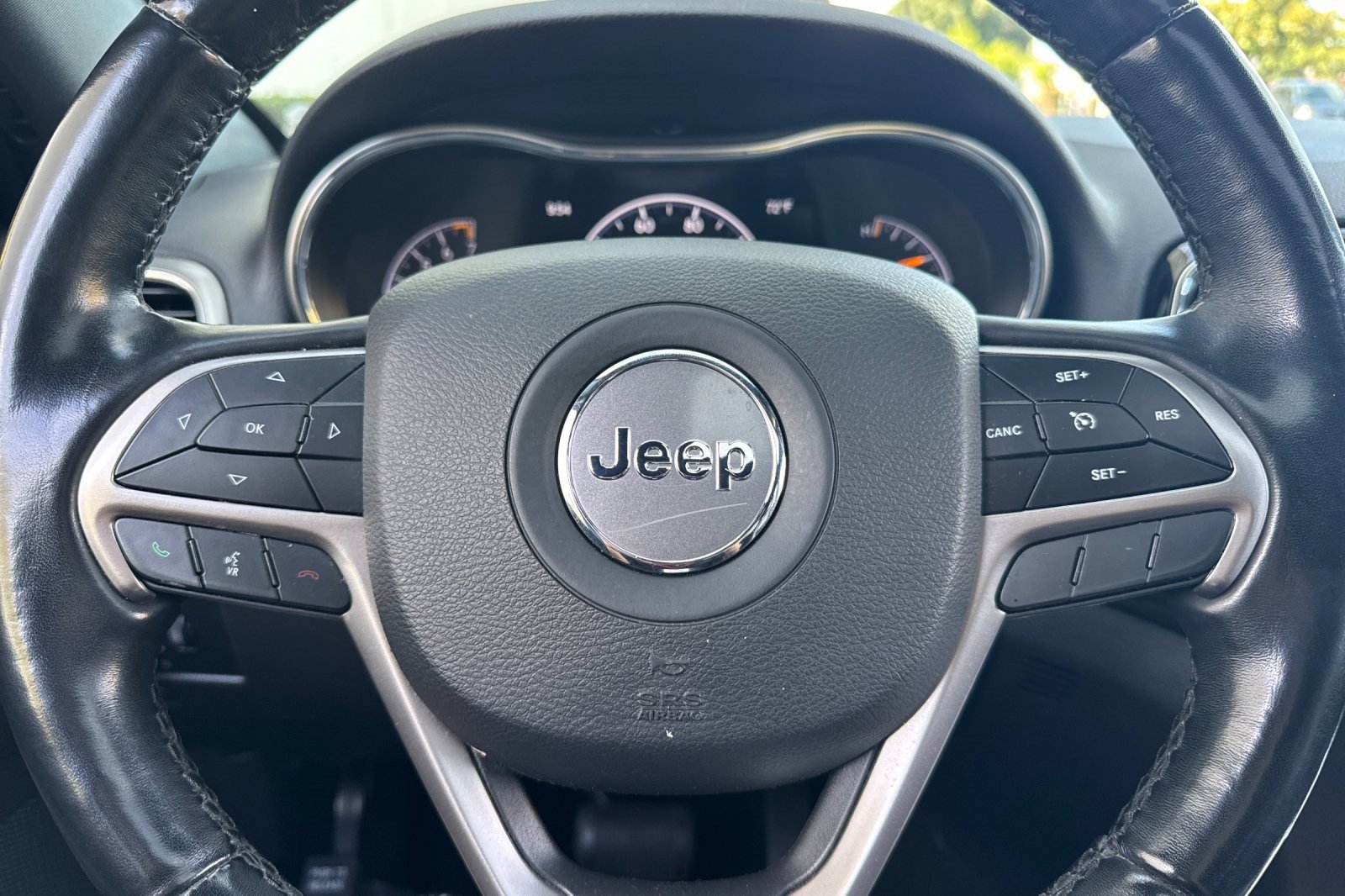 Used 2020 Jeep Grand Cherokee Altitude AWD/4WD image 11