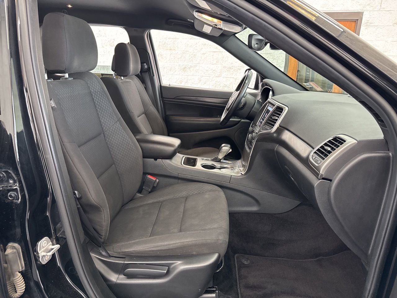 Used 2018 Jeep Grand Cherokee Laredo image 47
