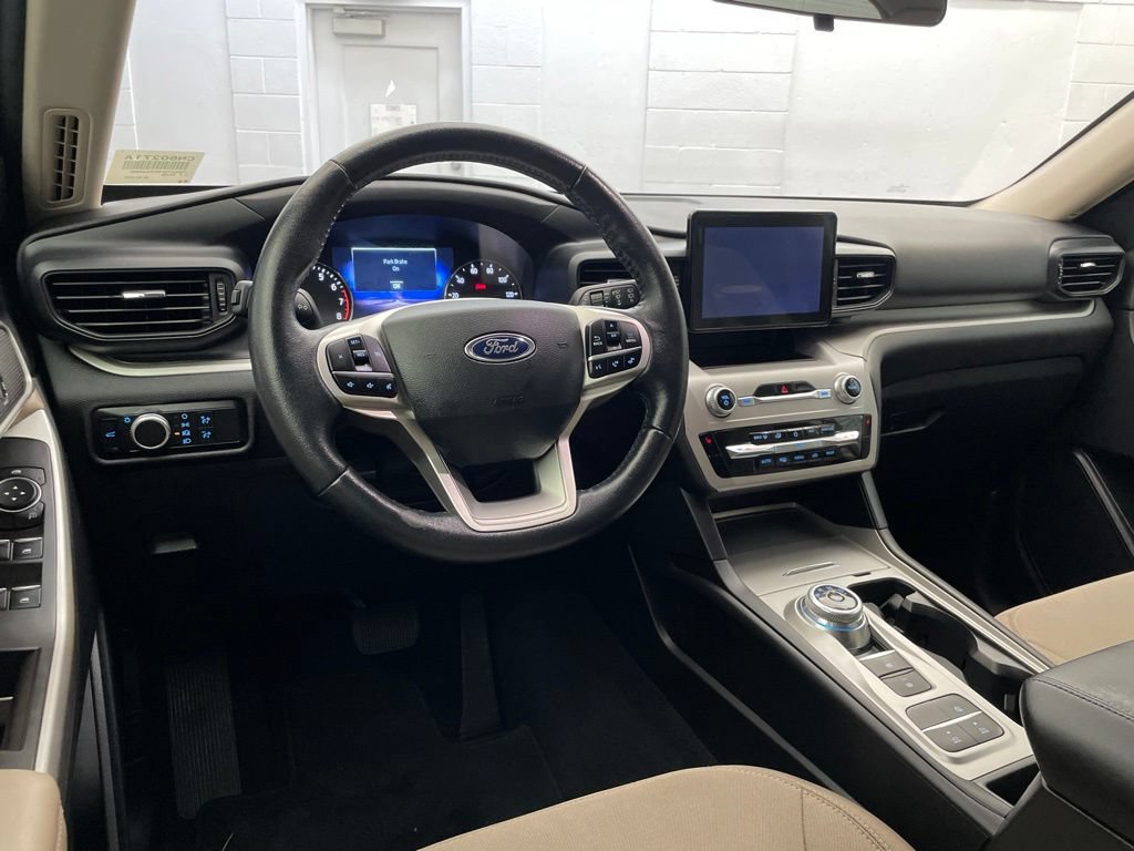 Used 2023 Ford Explorer XLT RWD image 12