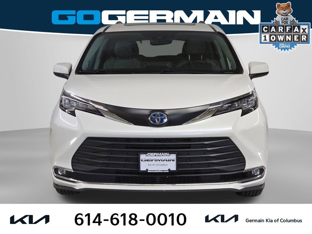 Used 2021 Toyota Sienna XLE w/ XLE Plus Package FWD image 3