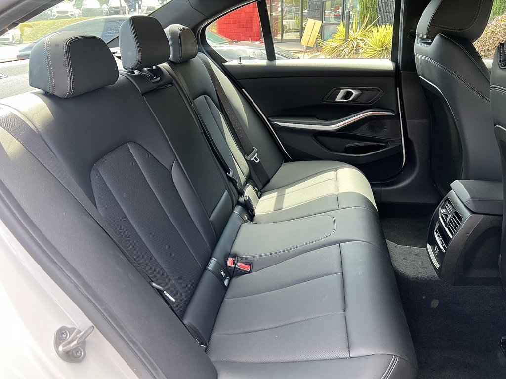 Used 2025 BMW 330i Sedan w/ M Sport Package image 33