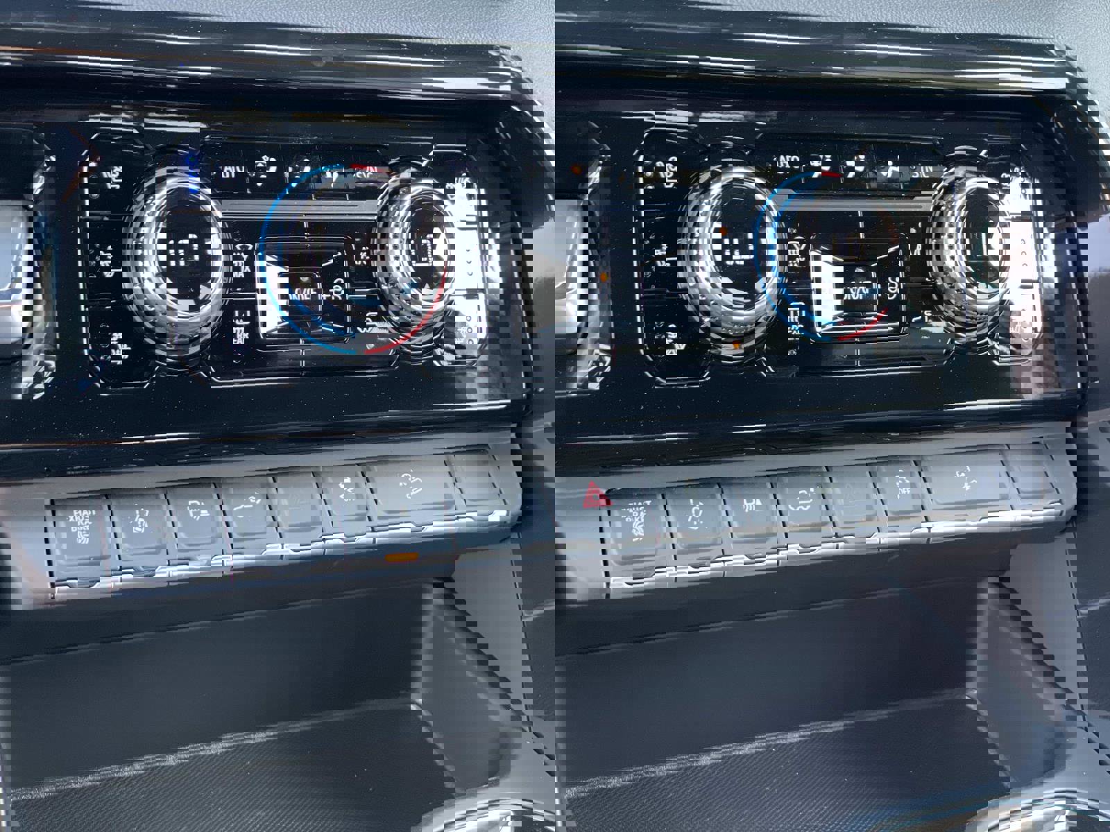 New 2026 GMC Sierra 2500 AT4 w/ AT4 Premium Plus Package image 16