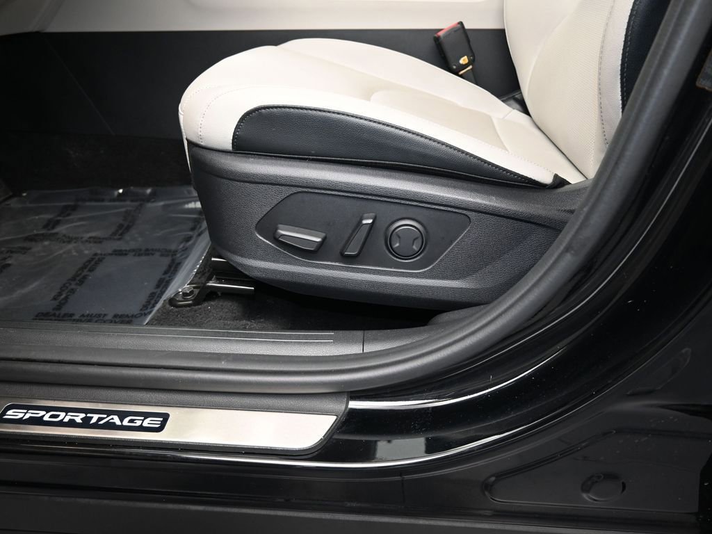 Used 2024 Kia Sportage EX image 14