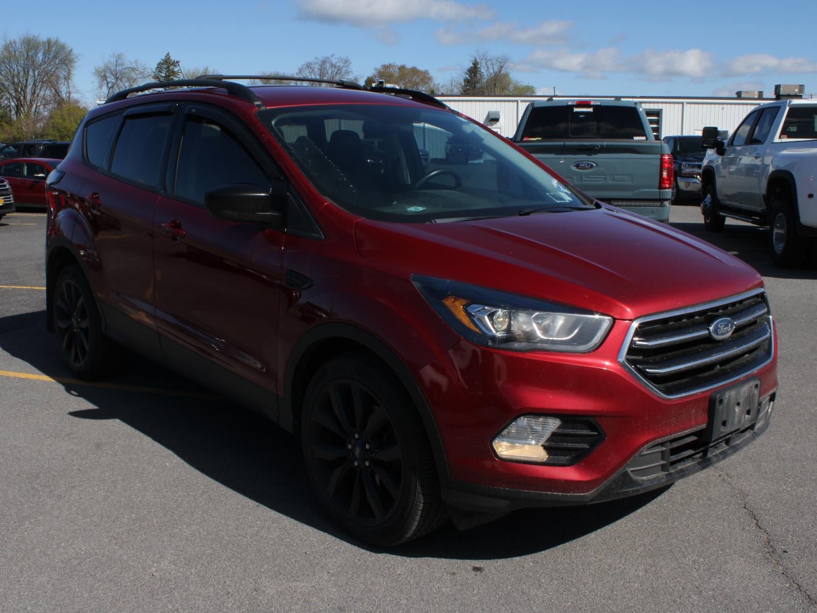 Used 2018 Ford Escape SE w/ SE Sport Appearance Package AWD/4WD image 3