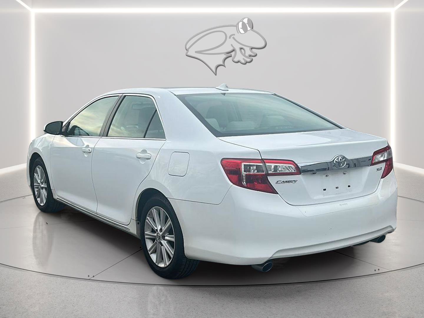 Used 2014 Toyota Camry XLE image 7