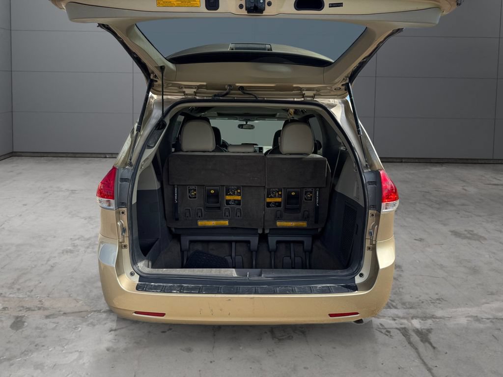 Used 2012 Toyota Sienna XLE AWD/4WD image 19