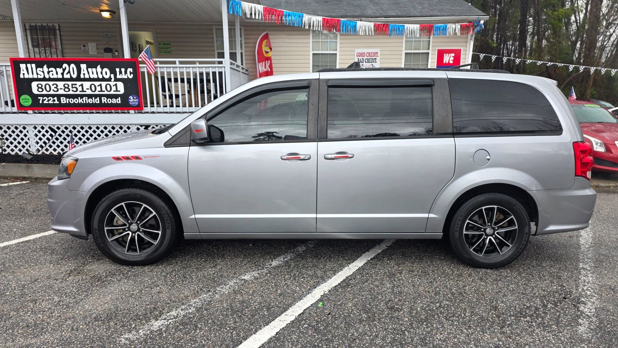 Used 2018 Dodge Grand Caravan GT image 1
