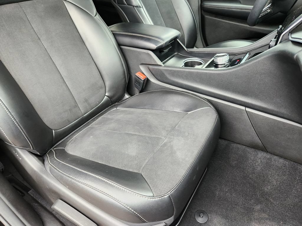 Used 2024 Jeep Grand Cherokee L Altitude AWD/4WD image 13