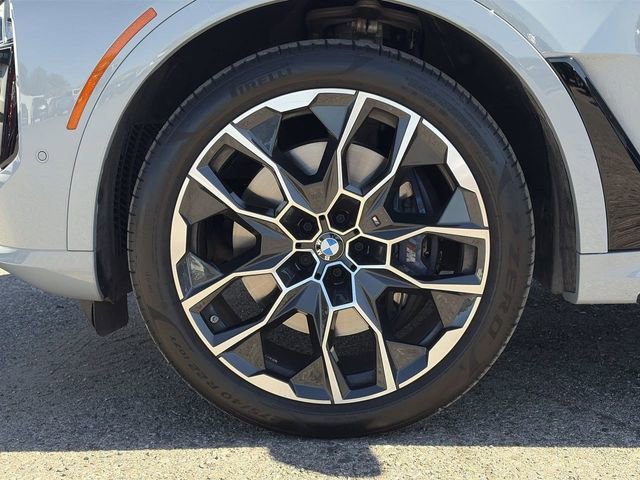 Used 2025 BMW X7 M60i image 10