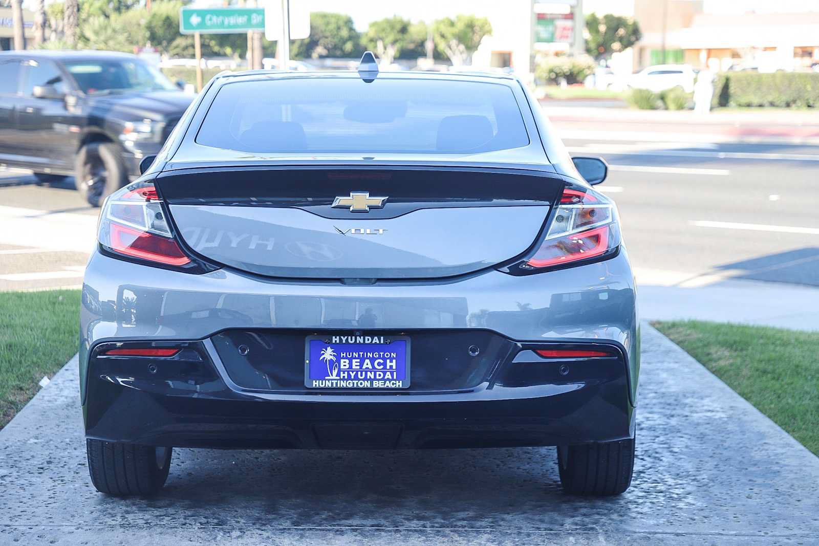 Used 2018 Chevrolet Volt Premier w/ Driver Confidence Package FWD image 7