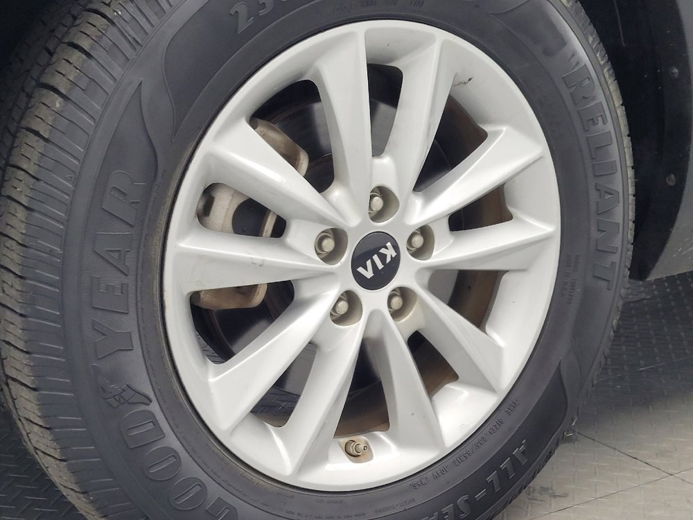 Used 2020 Kia Sorento LX image 31