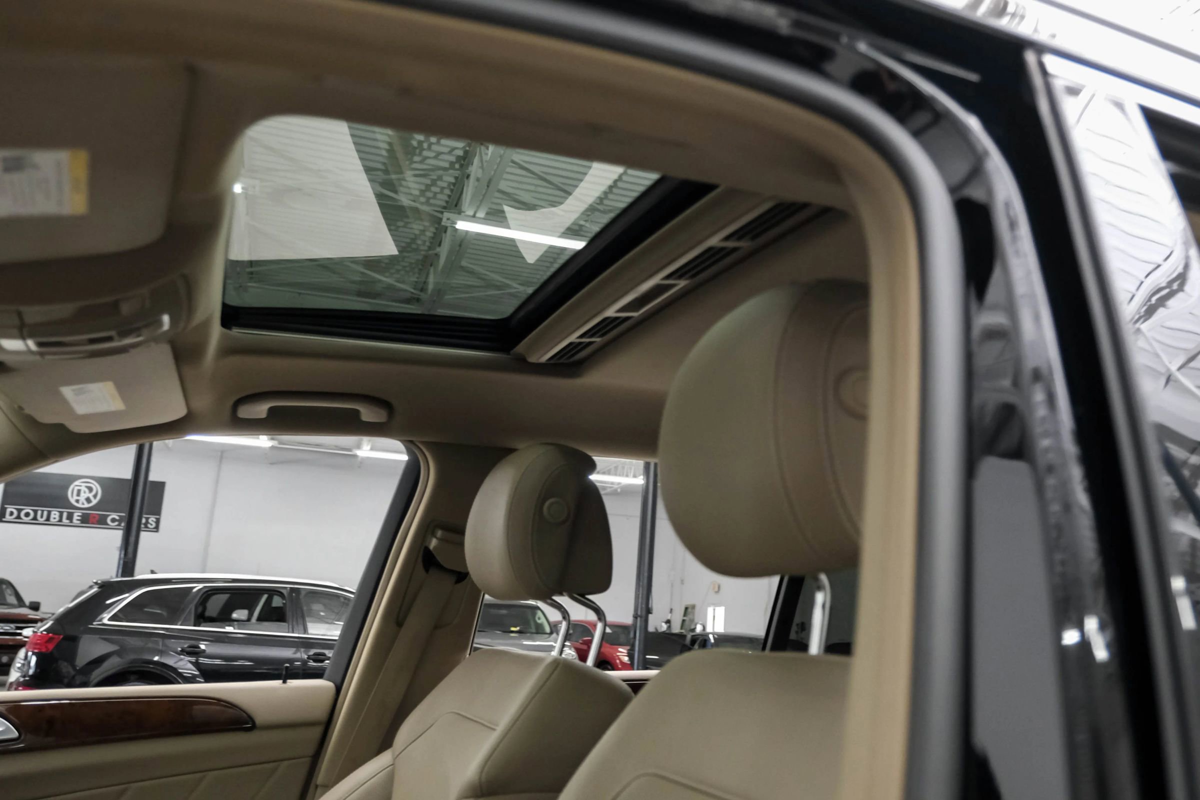 Used 2015 Mercedes-Benz GL 550 4MATIC image 3