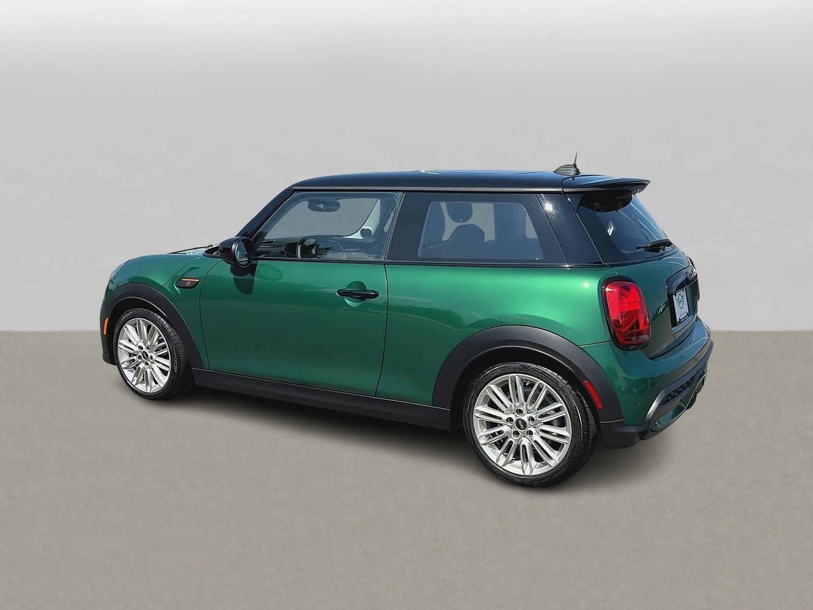 Used 2022 MINI Cooper S FWD image 2