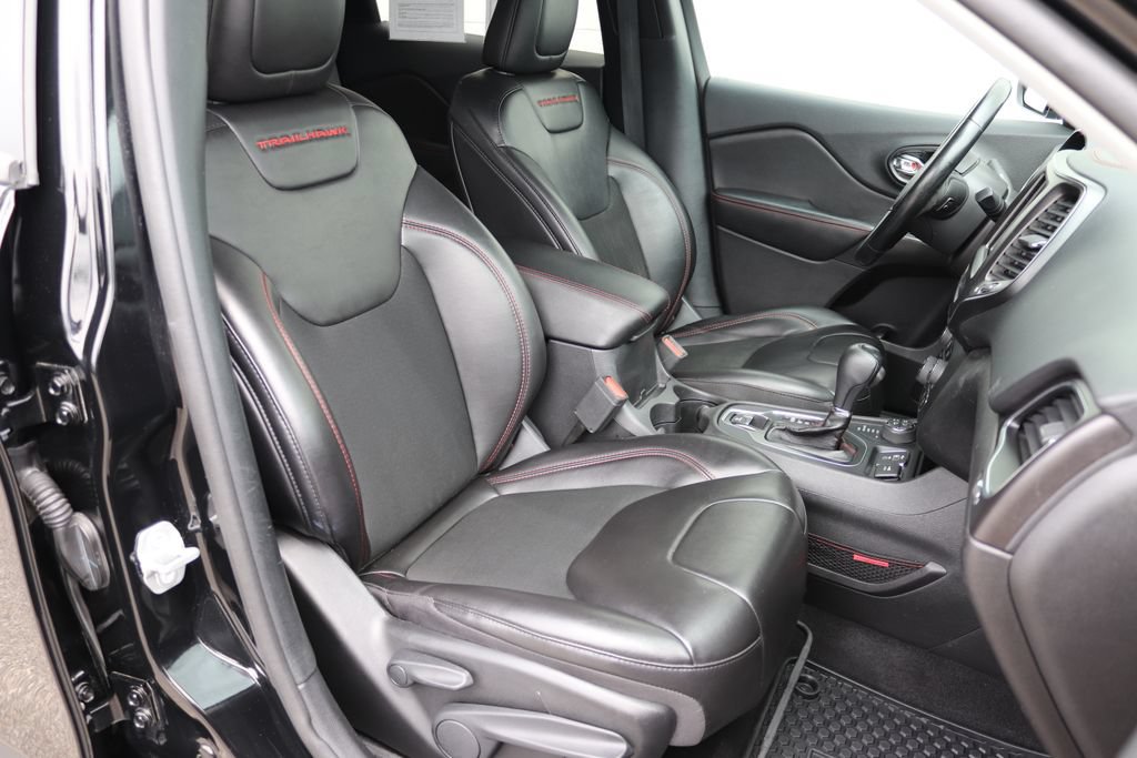 Used 2021 Jeep Cherokee Trailhawk AWD/4WD image 10