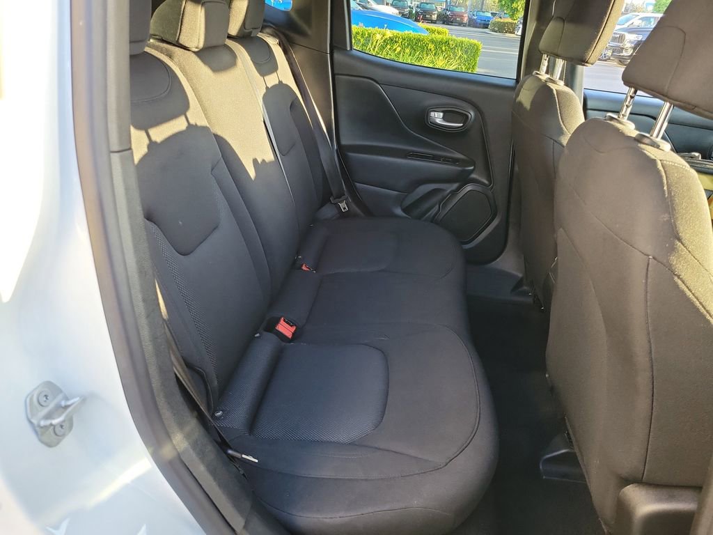 Used 2023 Jeep Renegade Latitude AWD/4WD image 16