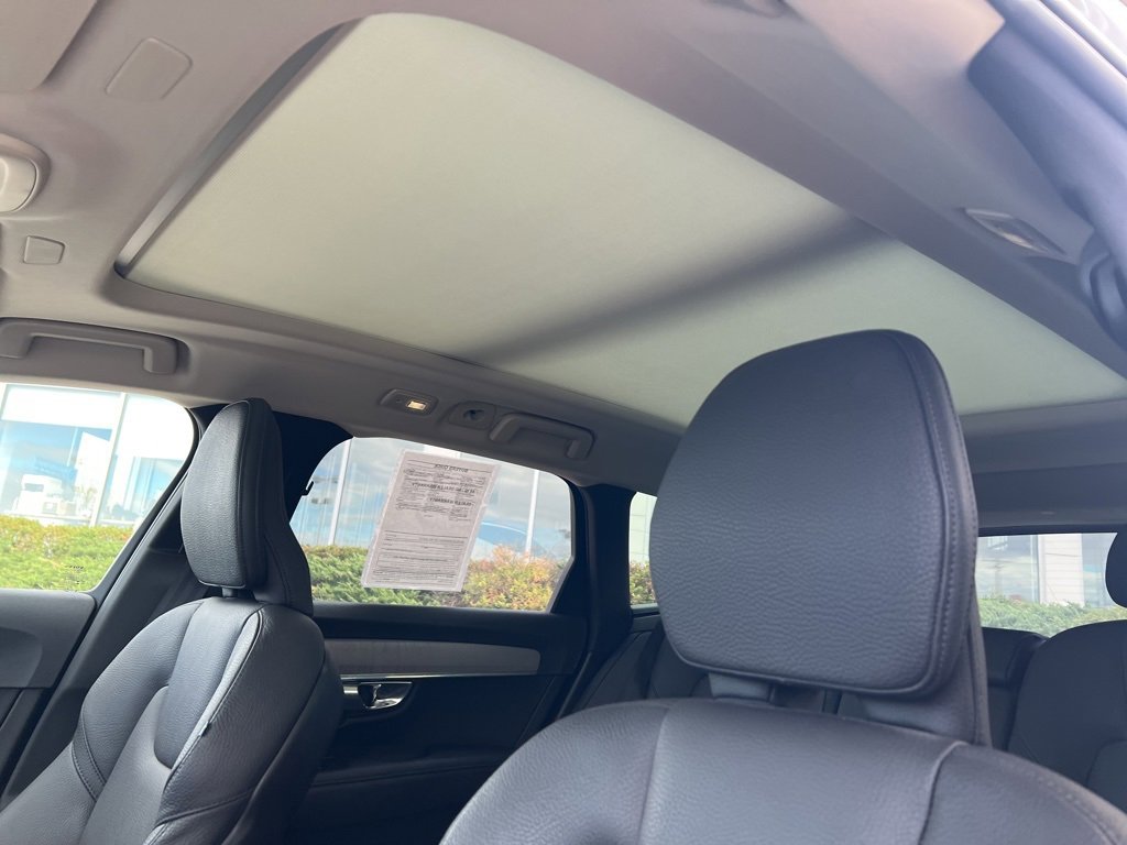 Certified 2025 Volvo V90 B6 Cross Country Plus image 16