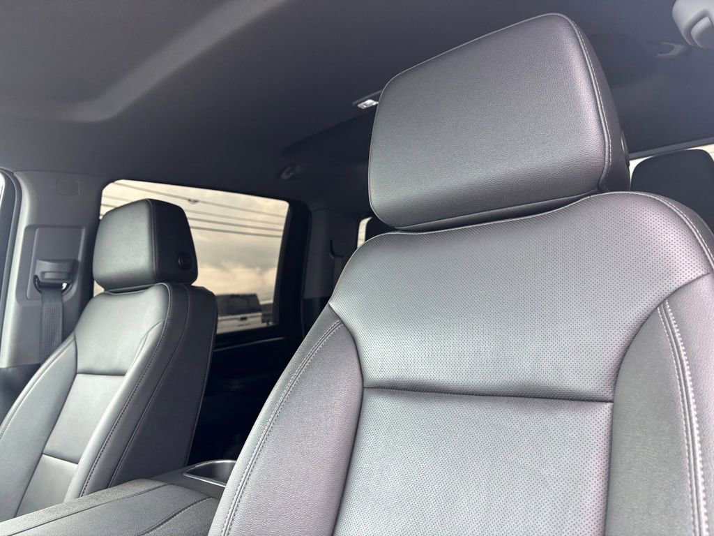 Used 2025 Chevrolet Silverado 2500 LTZ w/ LTZ Convenience Package image 11