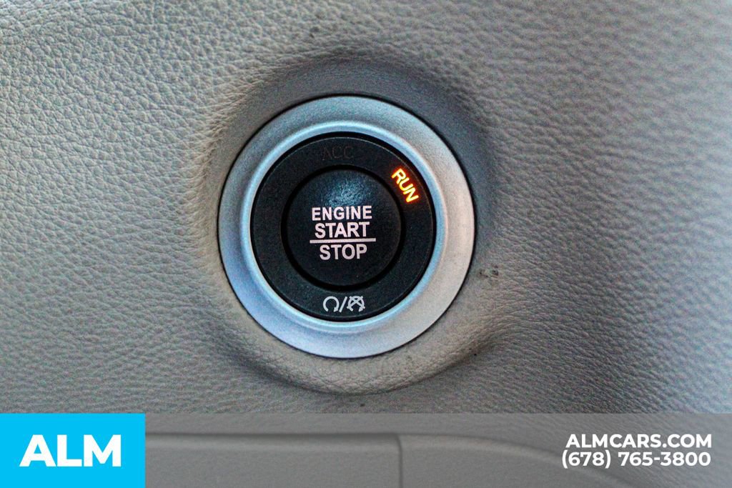 Used 2024 Chrysler Pacifica Select image 31