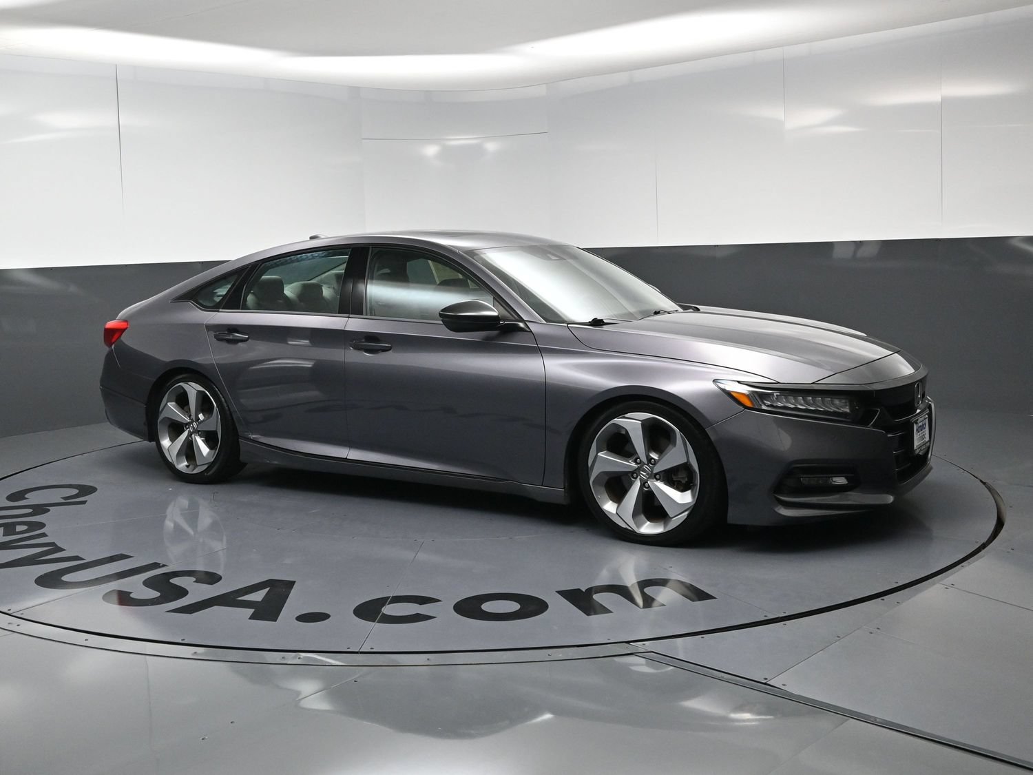 Used 2018 Honda Accord Touring video 2