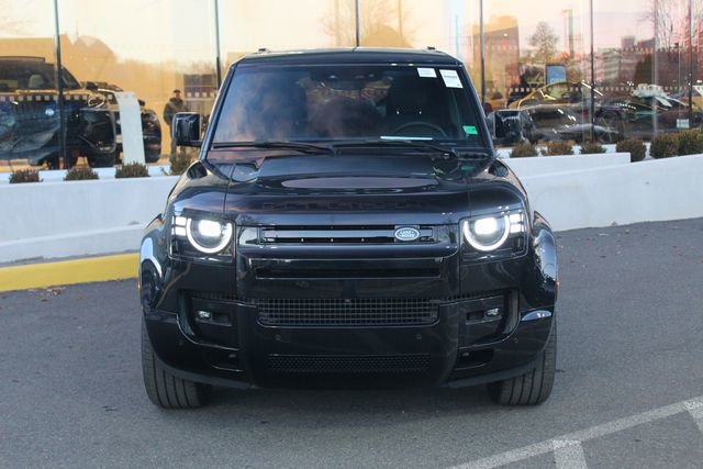 New 2026 Land Rover Defender 130 X-Dynamic SE image 8