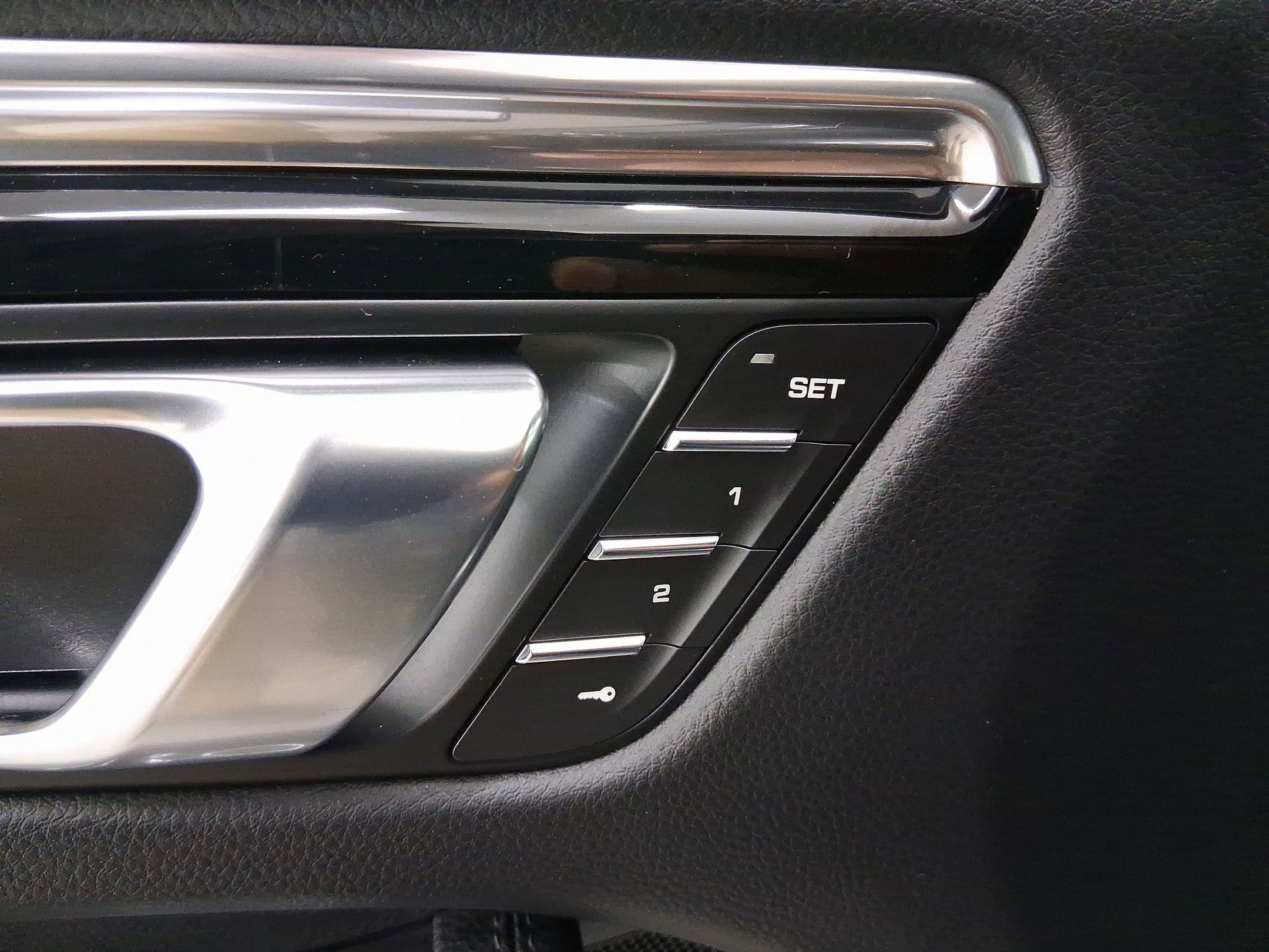 Used 2026 Porsche Macan image 12