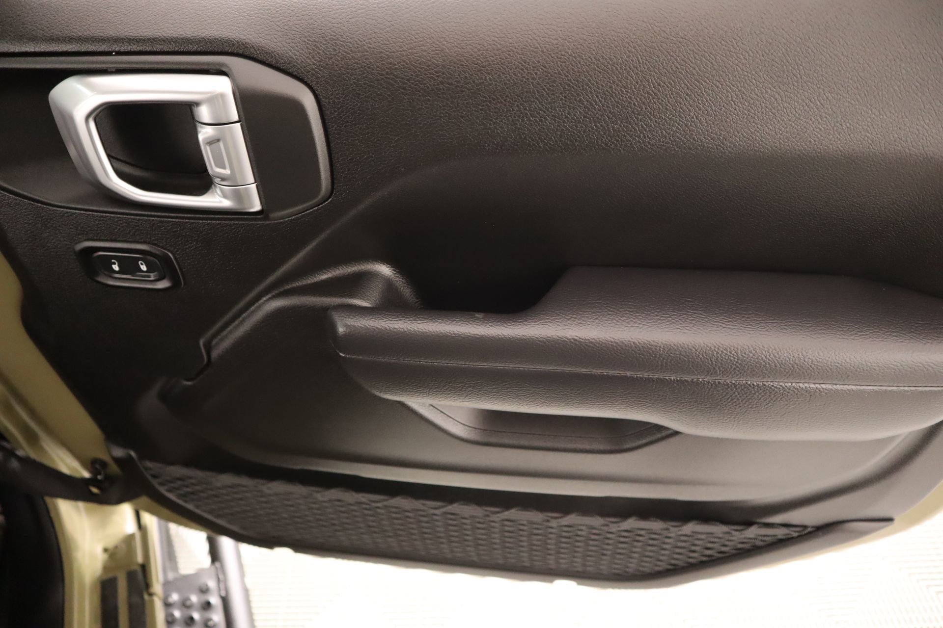 Used 2025 Jeep Wrangler Sport image 13