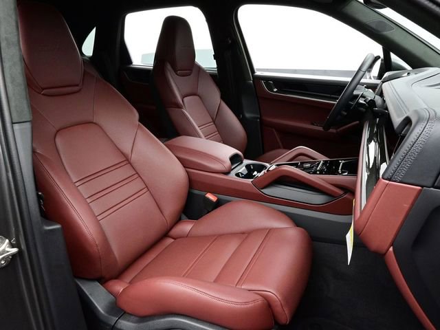 New 2025 Porsche Cayenne Turbo image 18