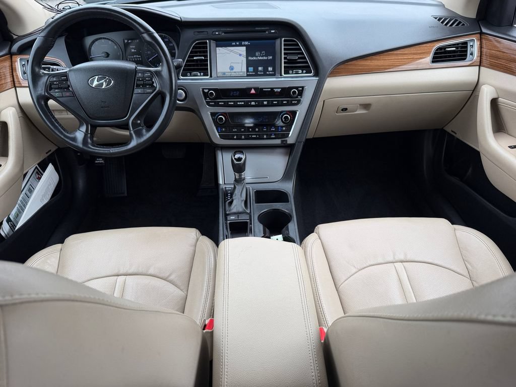 Used 2015 Hyundai Sonata Limited w/ Option Group 05 FWD image 17