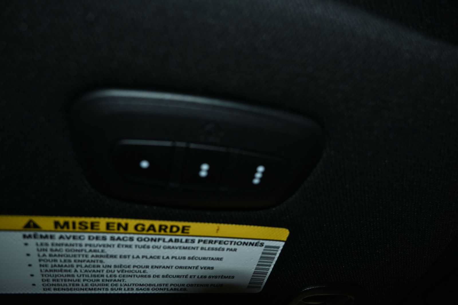 Used 2025 Chrysler Pacifica Limited FWD image 19