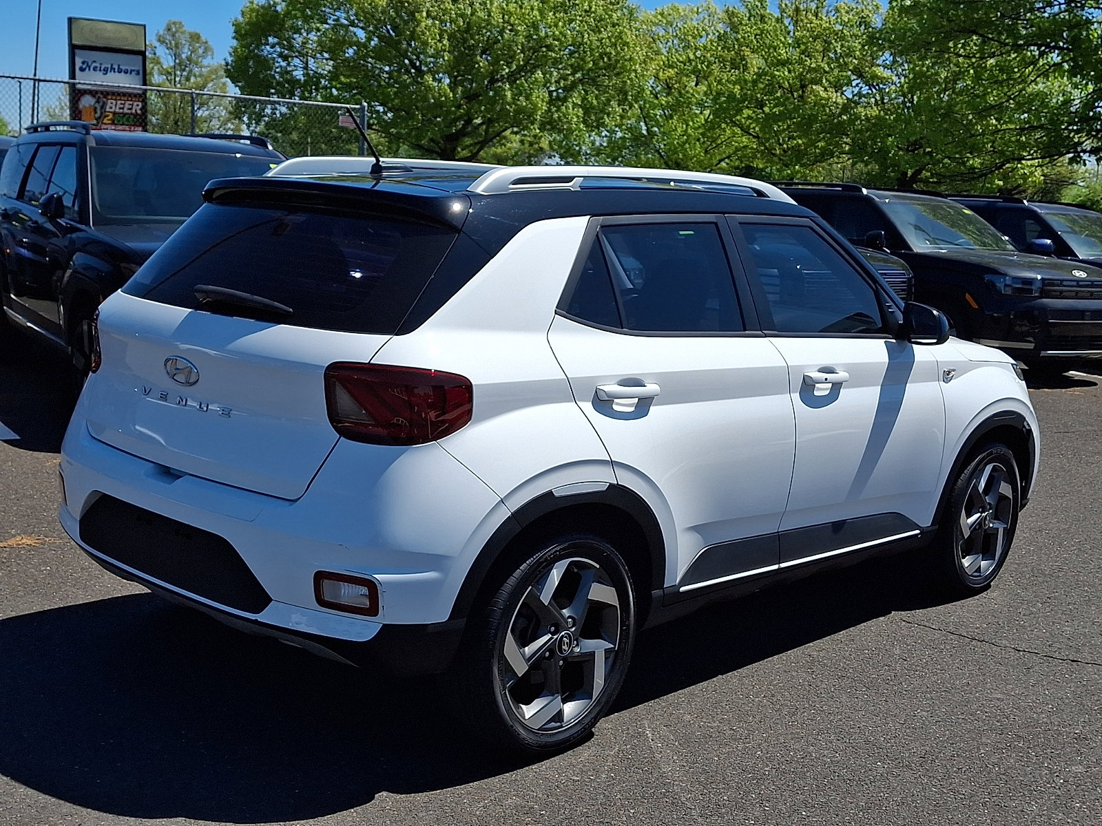 Certified 2023 Hyundai Venue Limited w/ Cargo Package FWD image 6