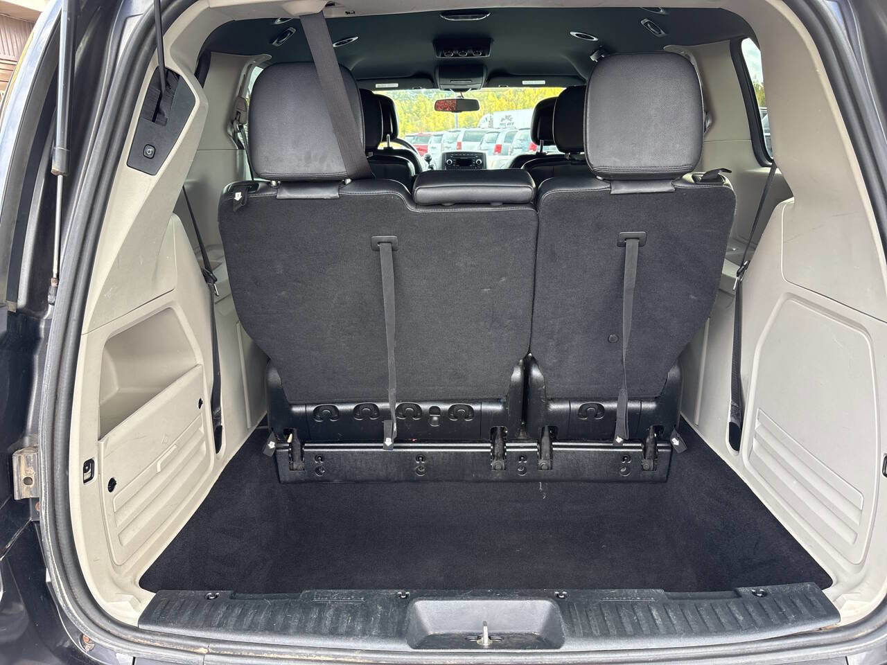 Used 2017 Dodge Grand Caravan SXT image 11