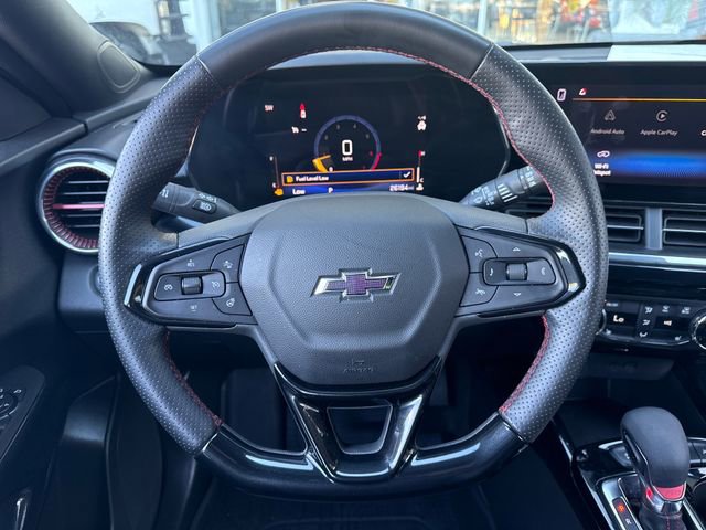 Certified 2025 Chevrolet Trax RS FWD image 14